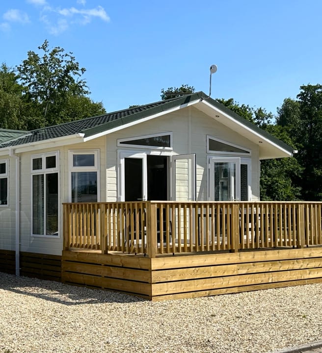 Maplewood exterior lodge with hot tub in devon