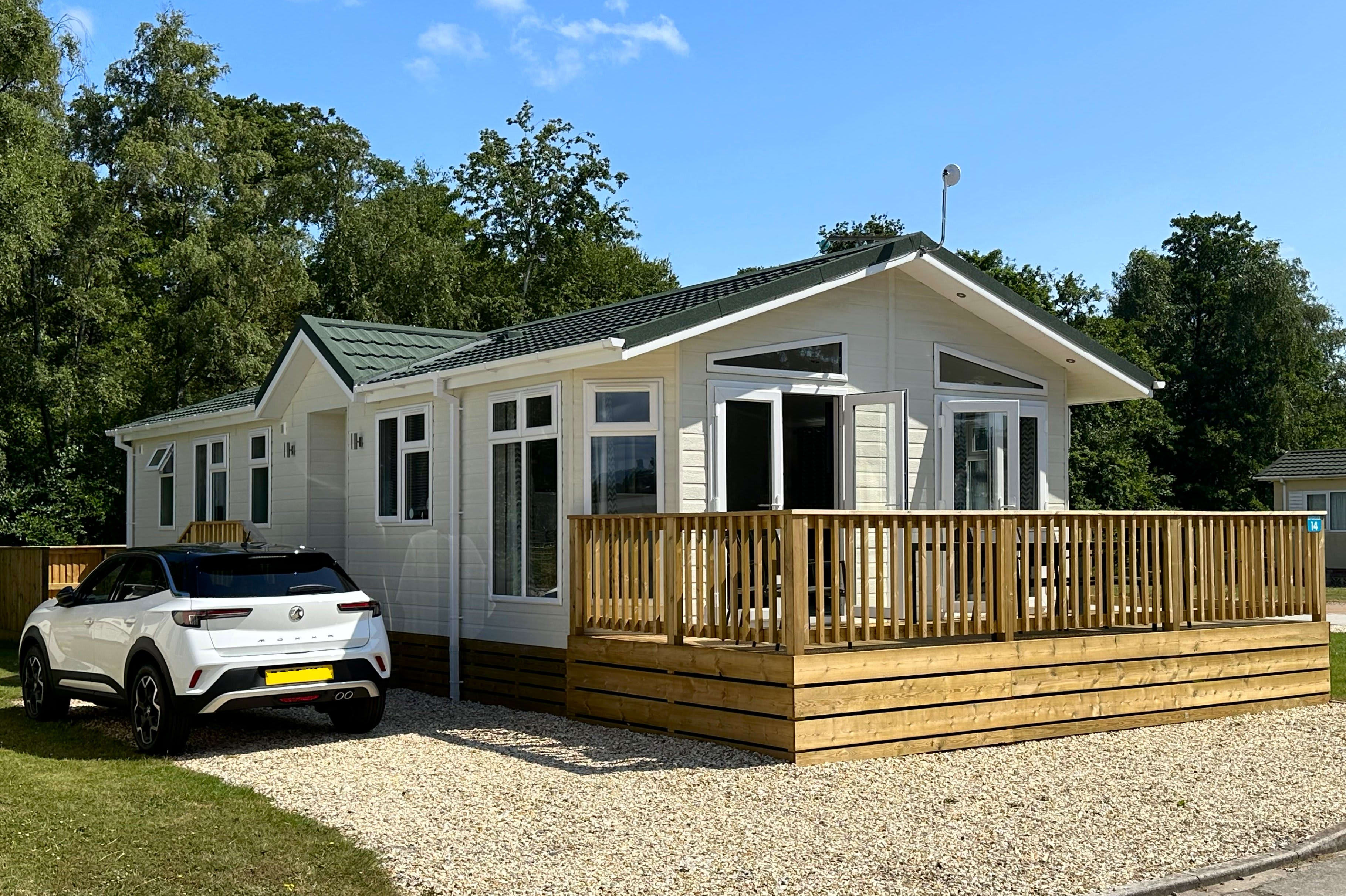 Maplewood exterior lodge with hot tub in devon