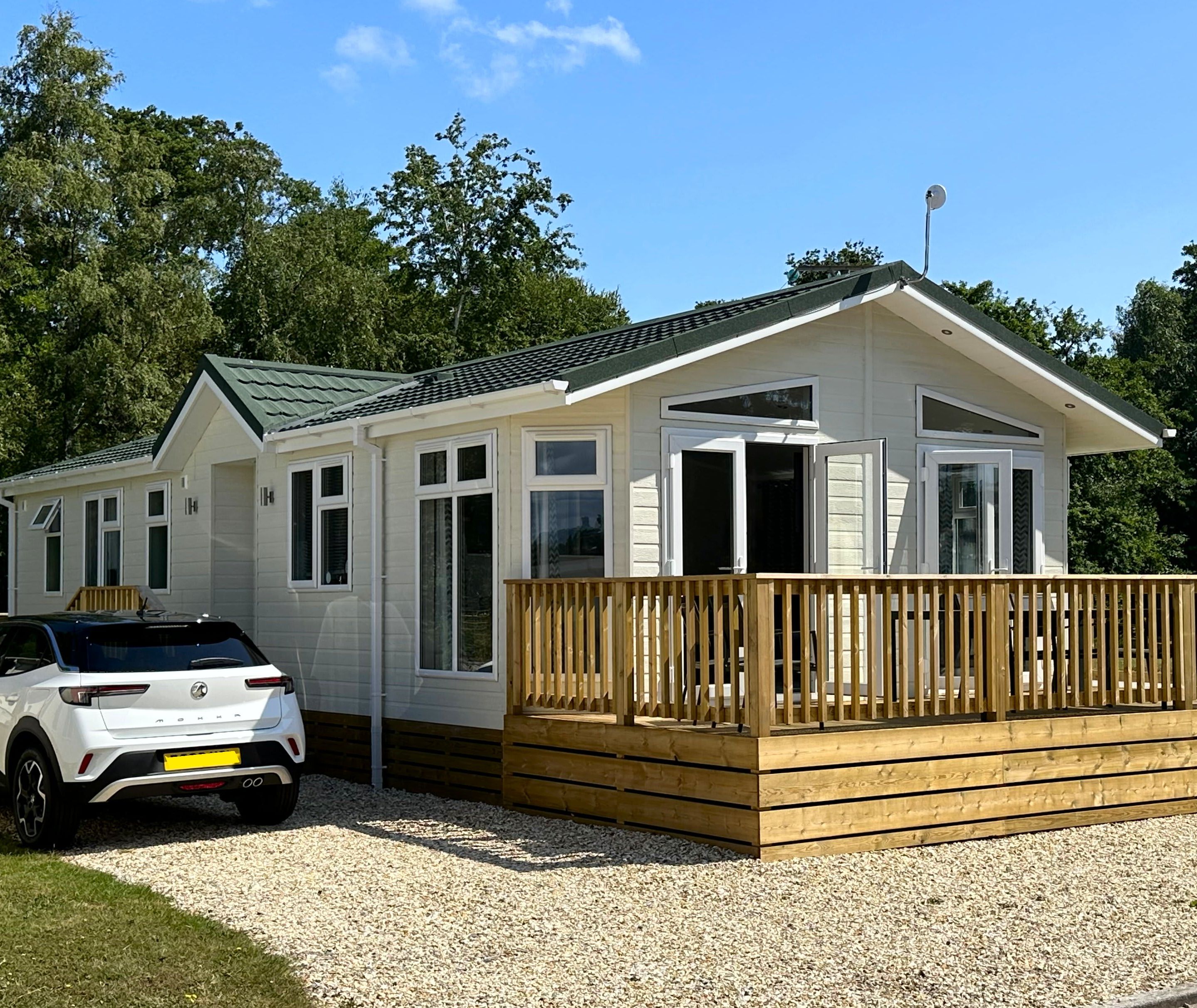 Maplewood exterior lodge with hot tub in devon