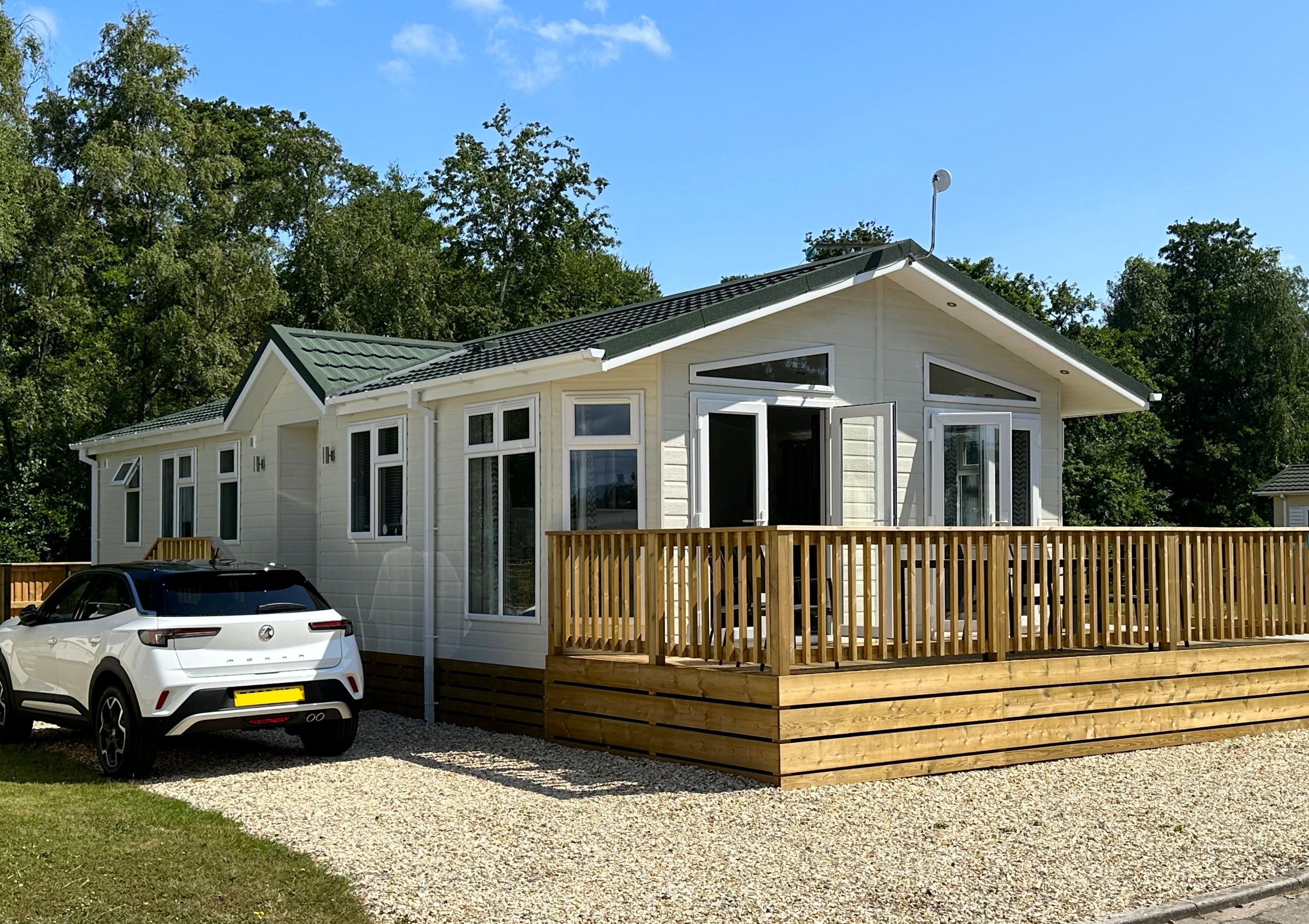 Maplewood exterior lodge with hot tub in devon