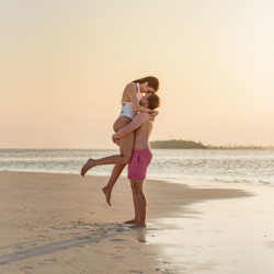 beach couple