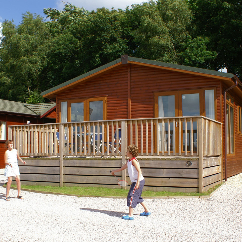 large lodges with hot tubs