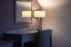 Pavilion Deluxe Desk Close