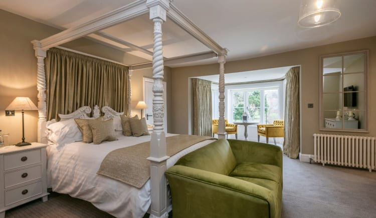 manor-suite-full-room