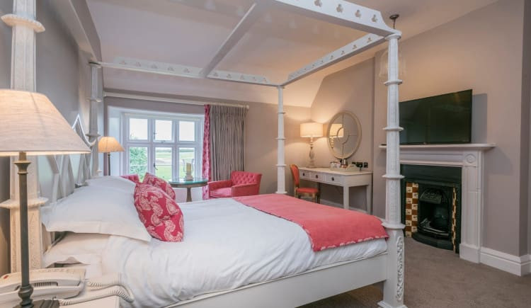 manor-four-poster-fireplace-view