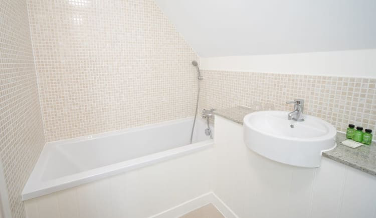 cottage-standard-bathroom-2