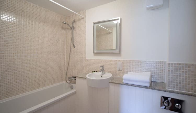 cottage-suite-bathroom