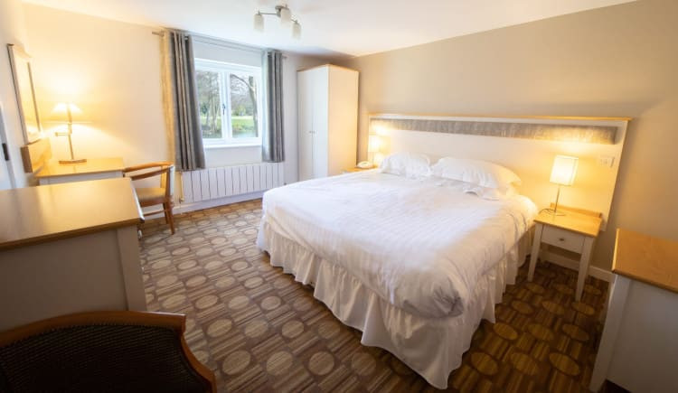 cottage-suite-double-bedroom