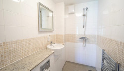 cottage-suite-wet-room-1