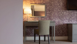 pavilion-suite-desk