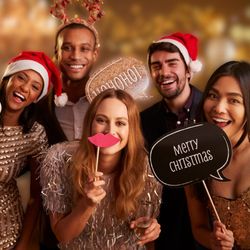 friends-posing-christmas-party