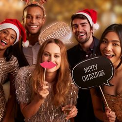 friends-posing-christmas-party