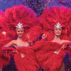 thursford-christmas-spectacular-showgirls