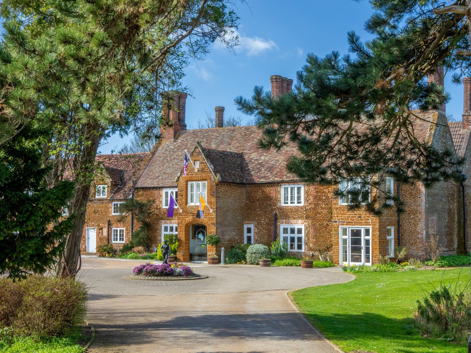 Heacham Manor Hotel exterior driveway