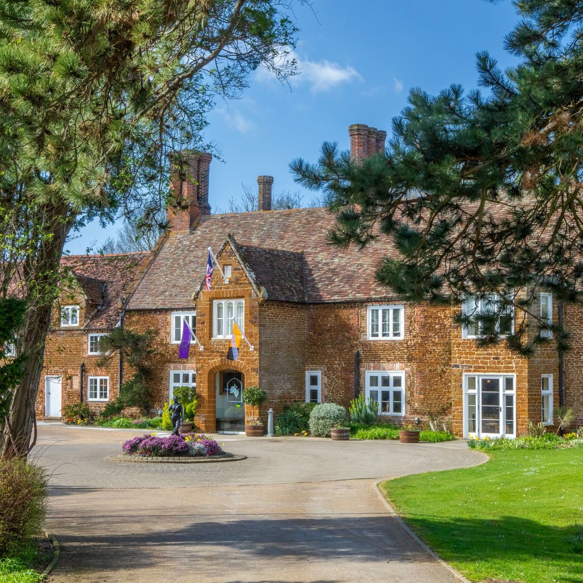 Heacham Manor Hotel exterior driveway