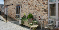 Outside view of The Stables self catering barn.