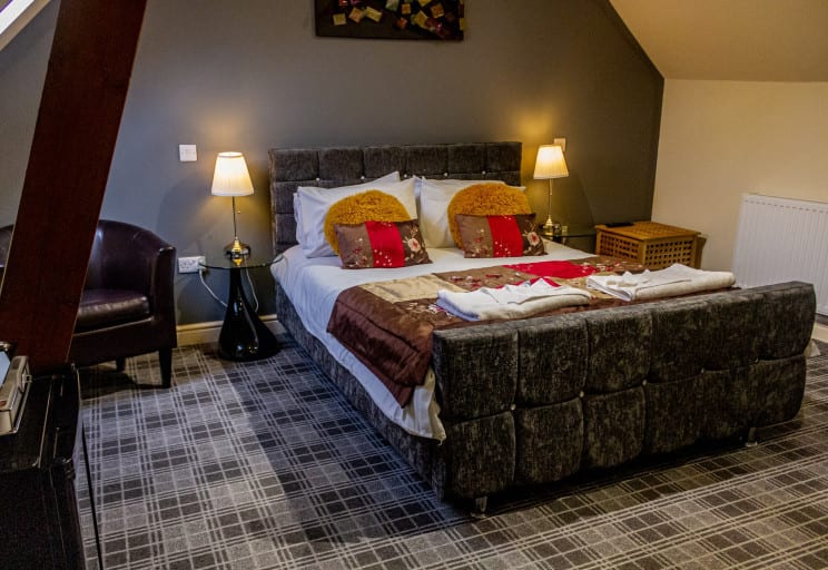 Hawkchurch Country King Bed