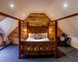Four Poster Suite bedroom
