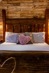 Four Poster Suite bed
