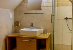 The Saddlery Shower Room