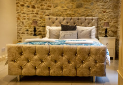 The Stables king bed