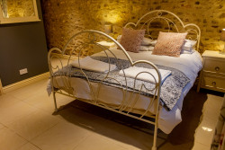The Milking Parlour - double bed