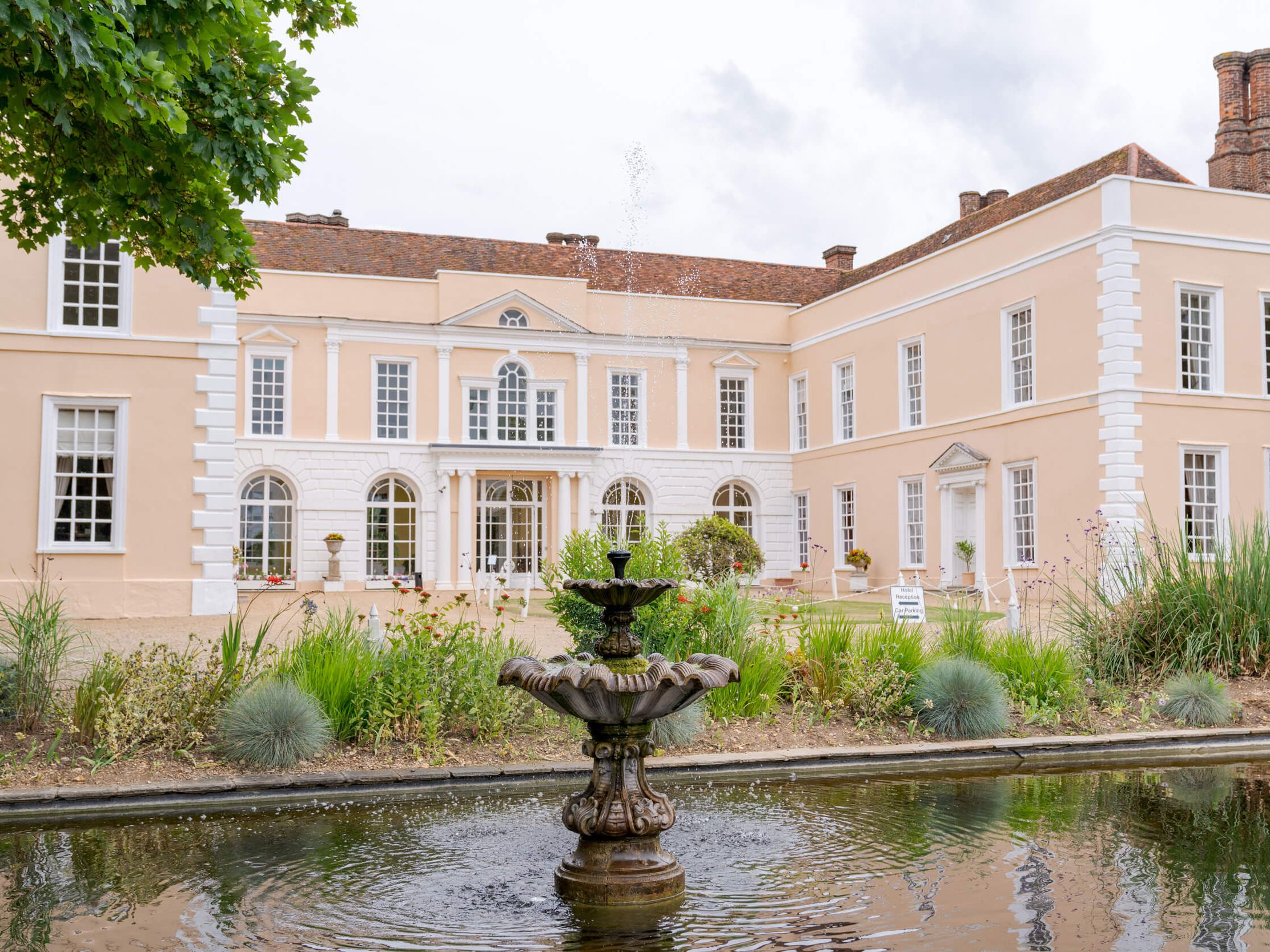 Large elegant manor house with a fountain in the front garden