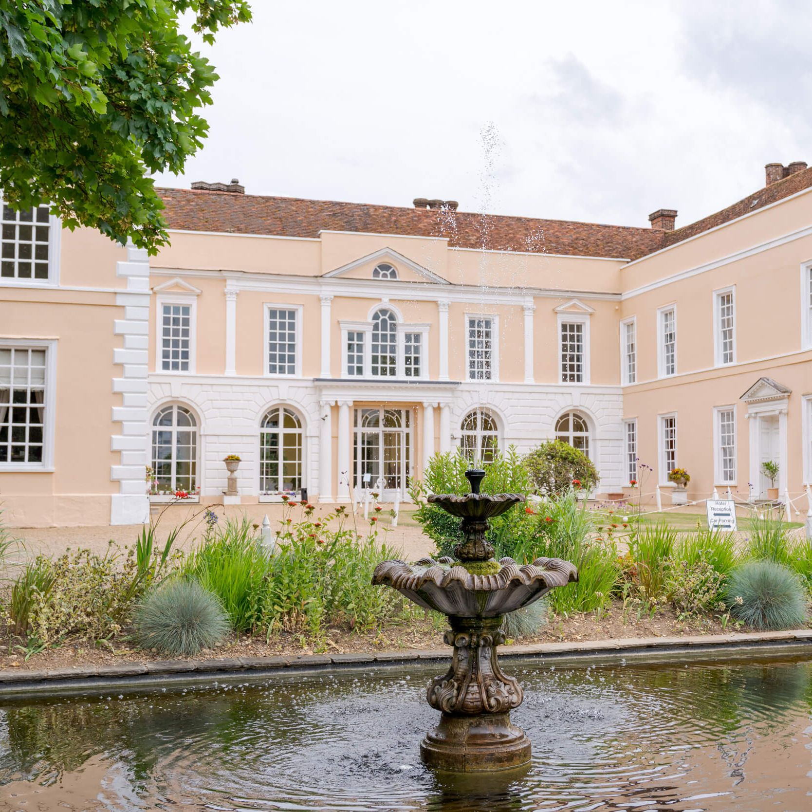 Large elegant manor house with a fountain in the front garden