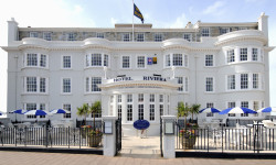 Hotel Riviera exterior