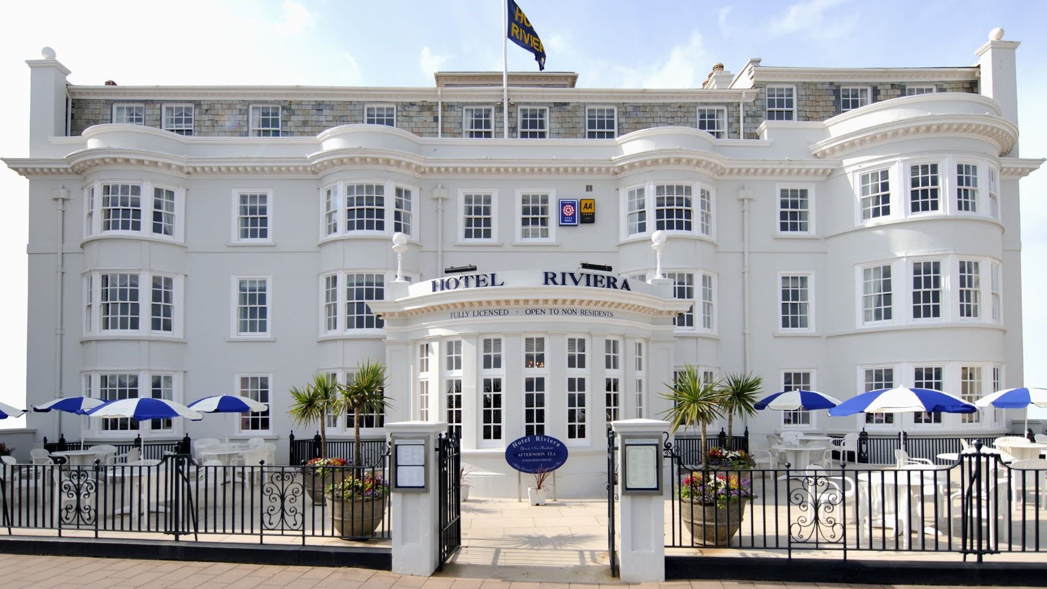 Hotel Riviera exterior