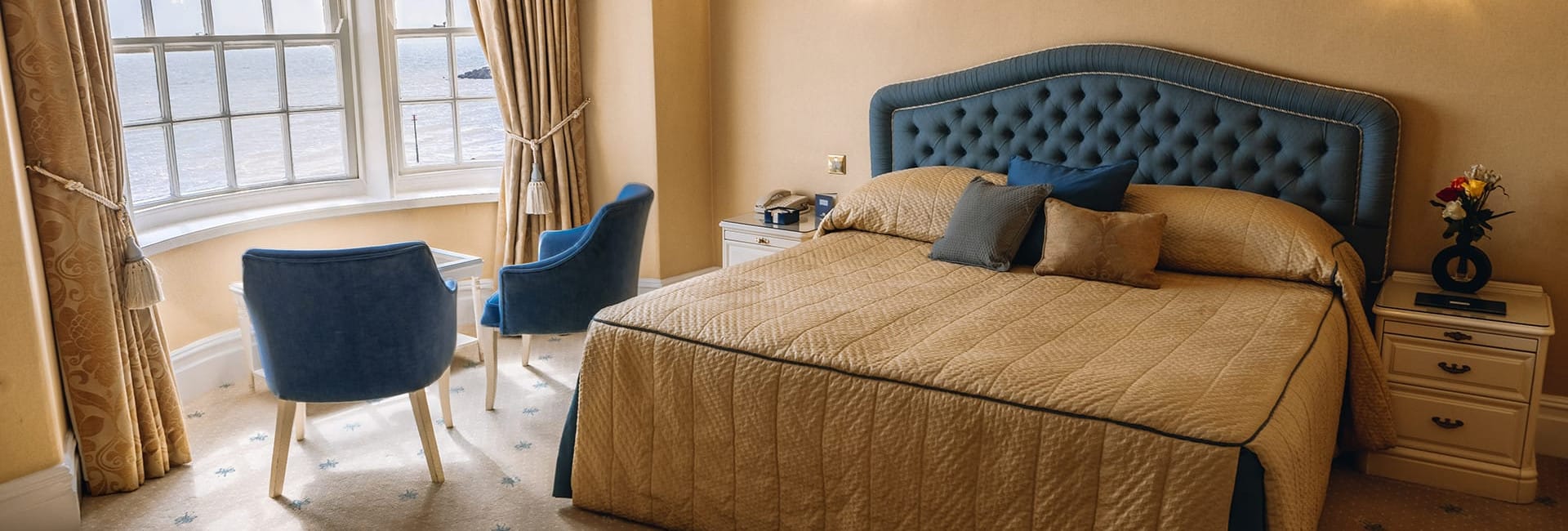 Bedroom with sea view