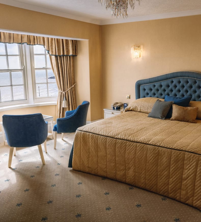 Bedroom with sea view