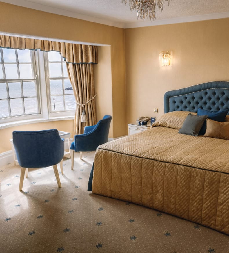 Bedroom with sea view