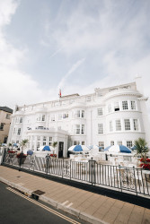 Hotel Riviera exterior