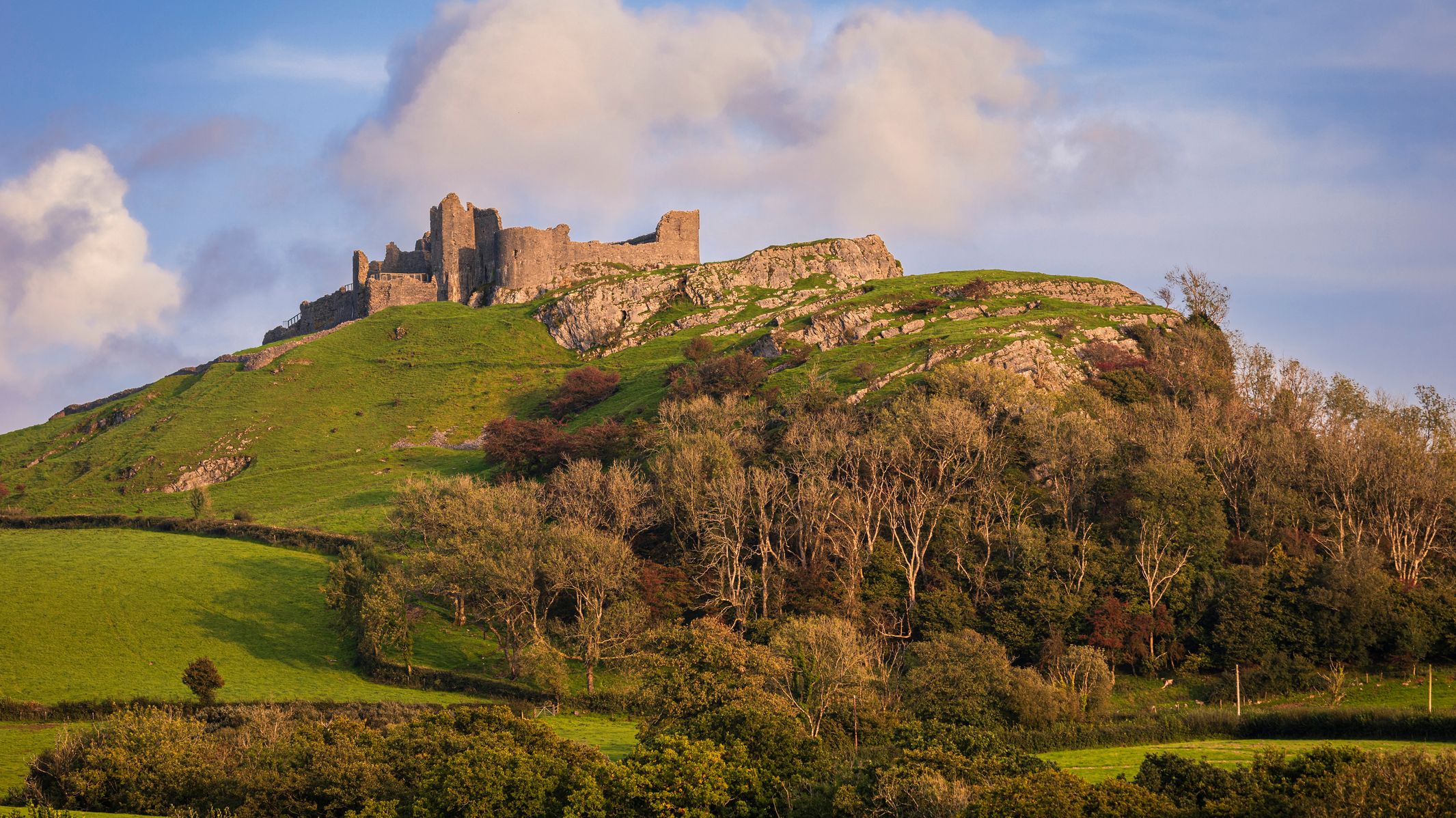 Carreg-Cennen.jpg