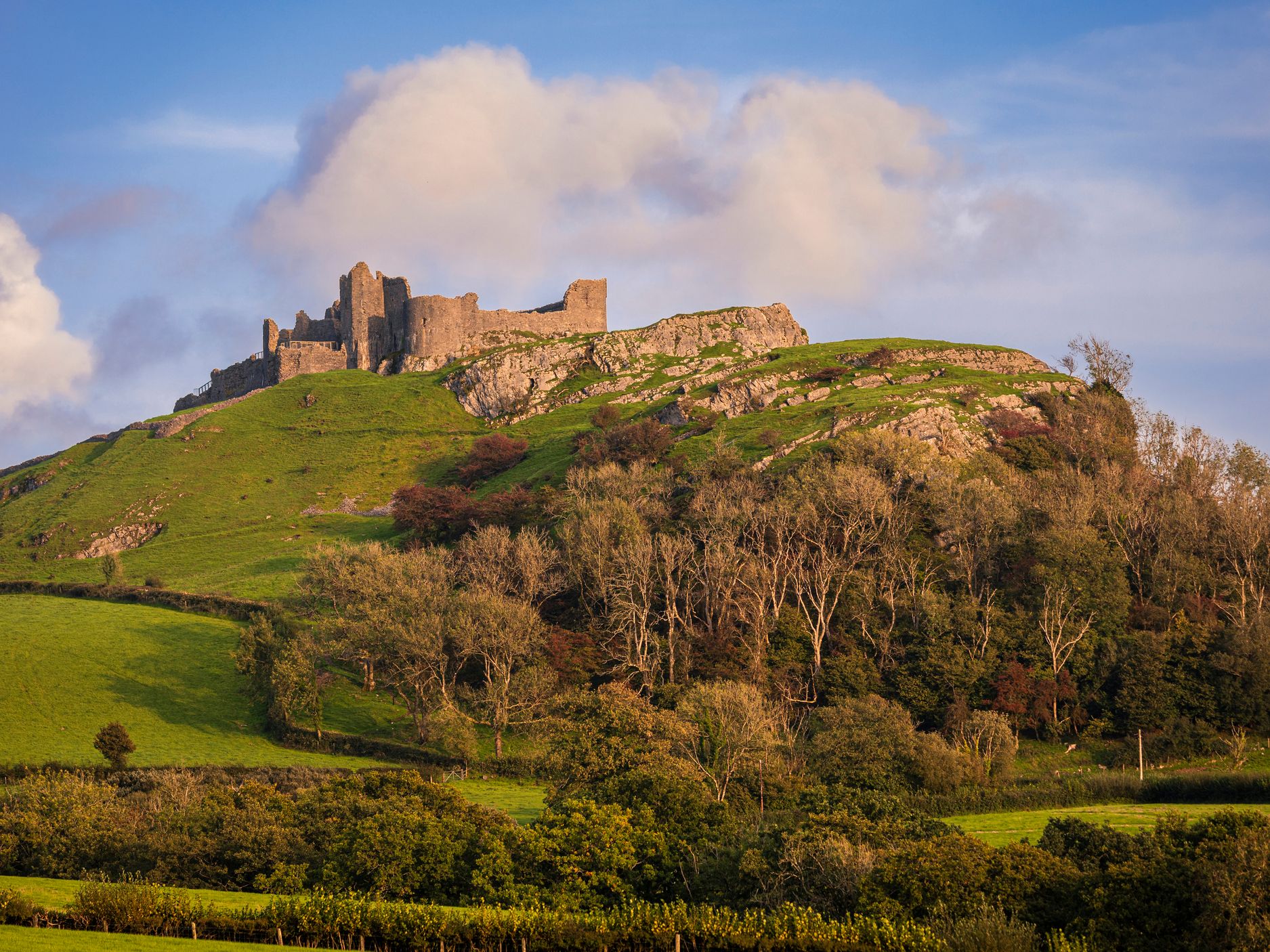 Carreg-Cennen.jpg