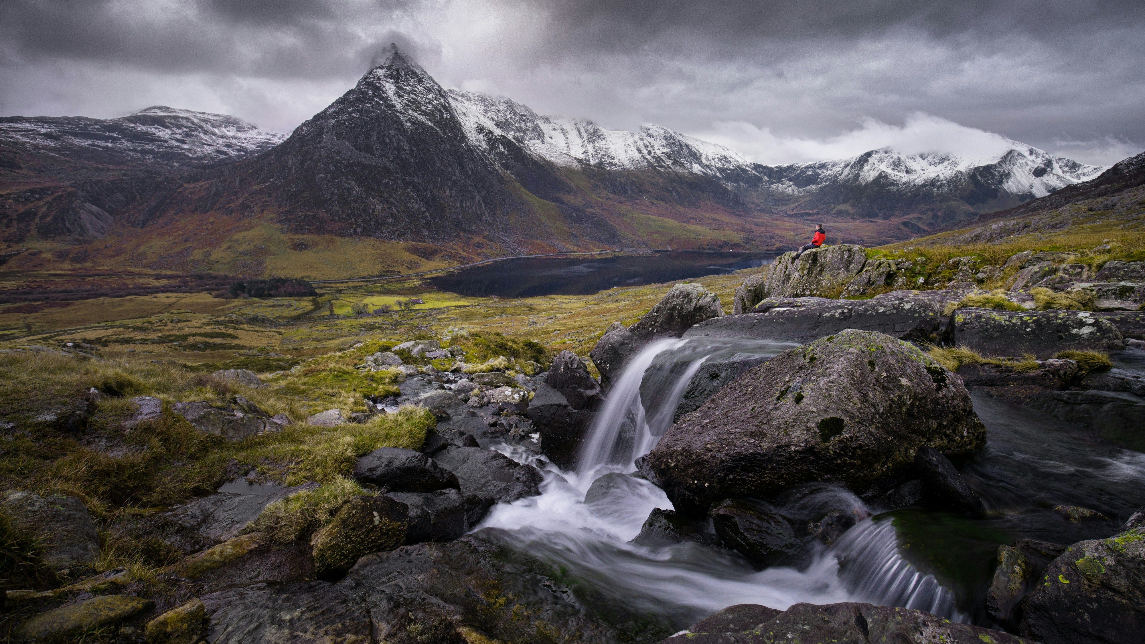 neil-mark-thomas-EMKdemBiWSA-unsplash