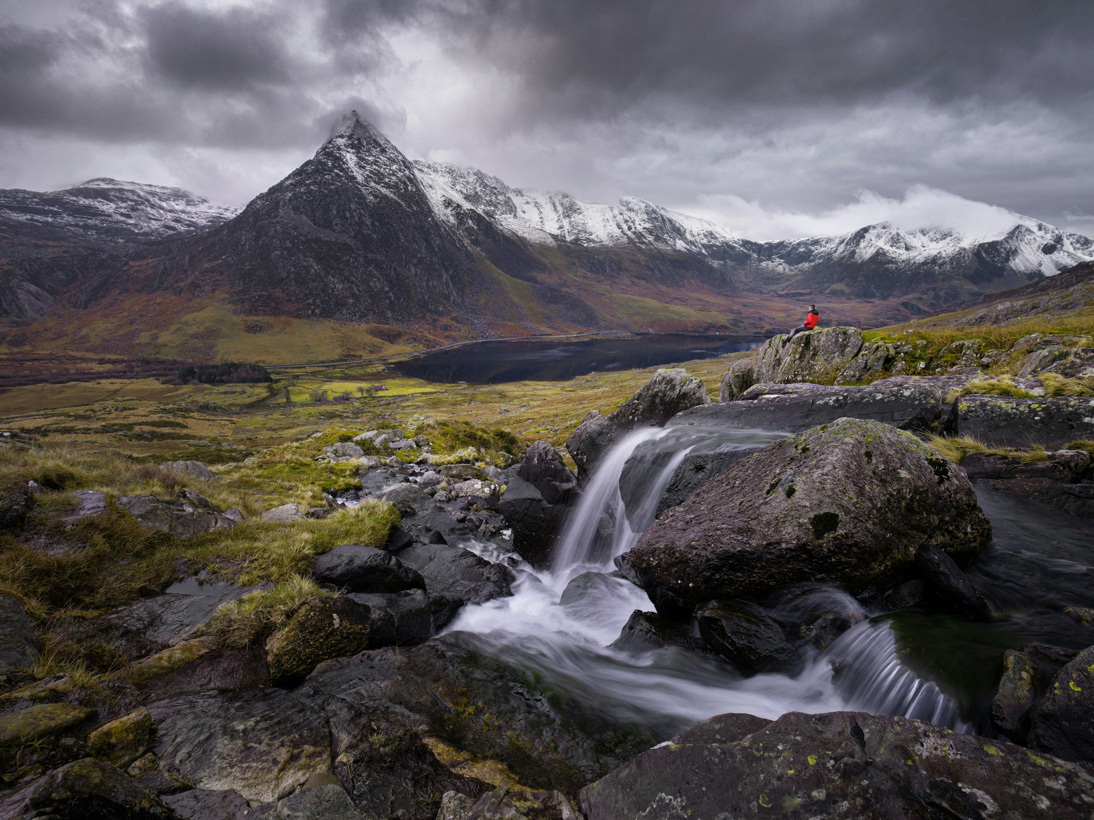 neil-mark-thomas-EMKdemBiWSA-unsplash