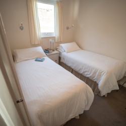 Clifftop Hot Tub Lodge (Sleeps 6) (17)