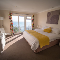 Clifftop Hot Tub Lodge (Sleeps 6) (16)