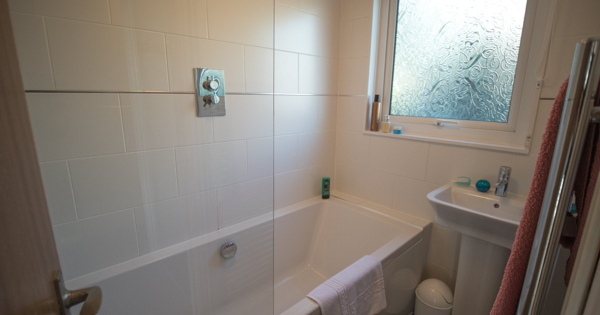 Clifftop Hot Tub Lodge (Sleeps 6) (7)