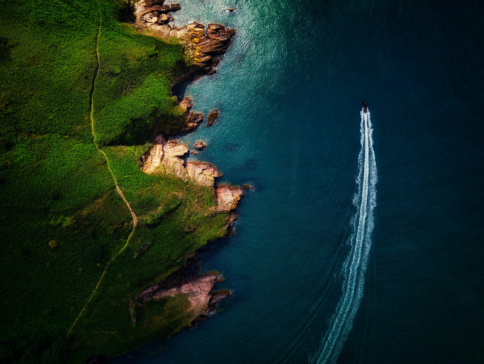 red-zeppelin-tB9ennZor-0-unsplash