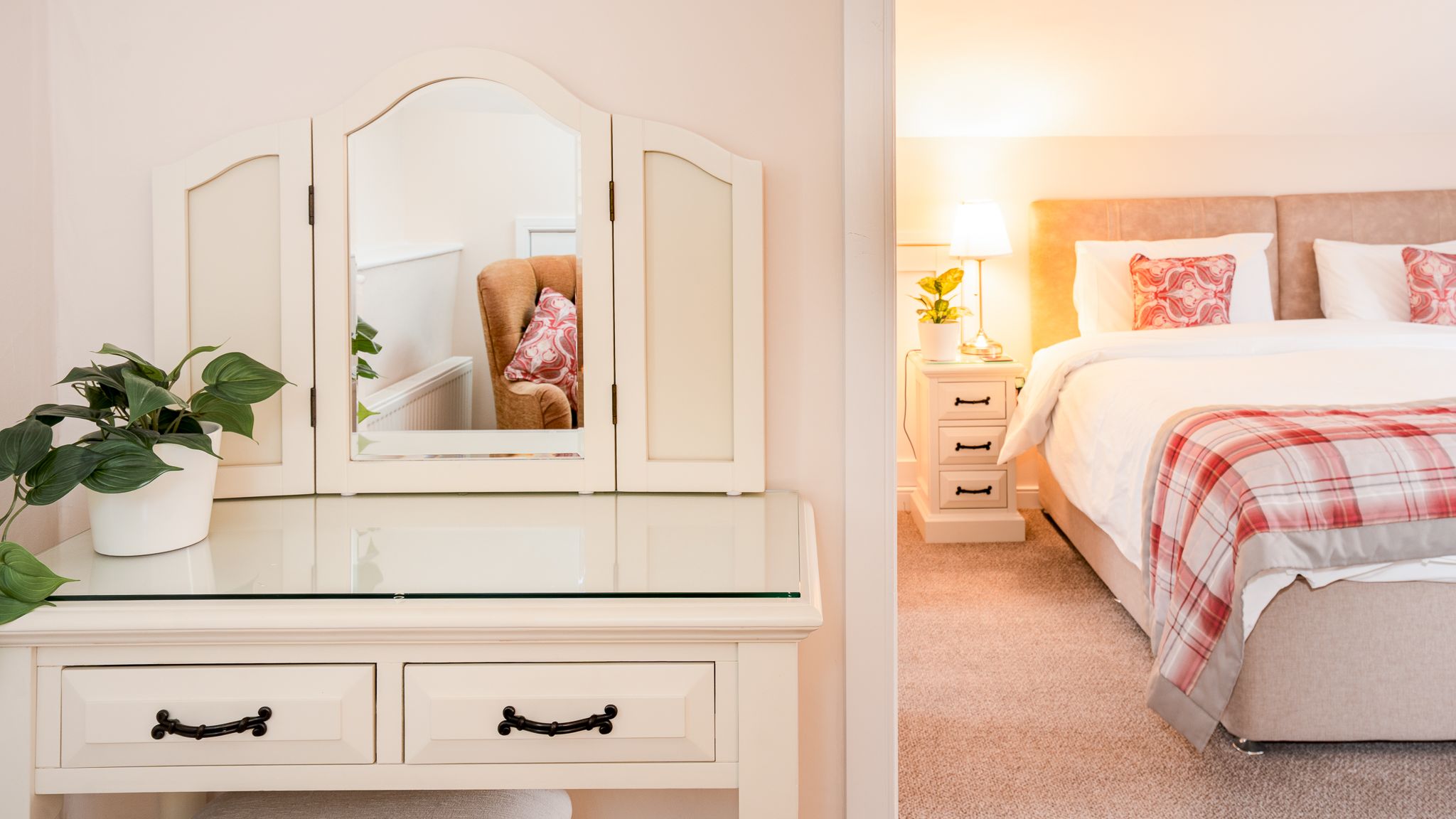 Bedroom with vanity table