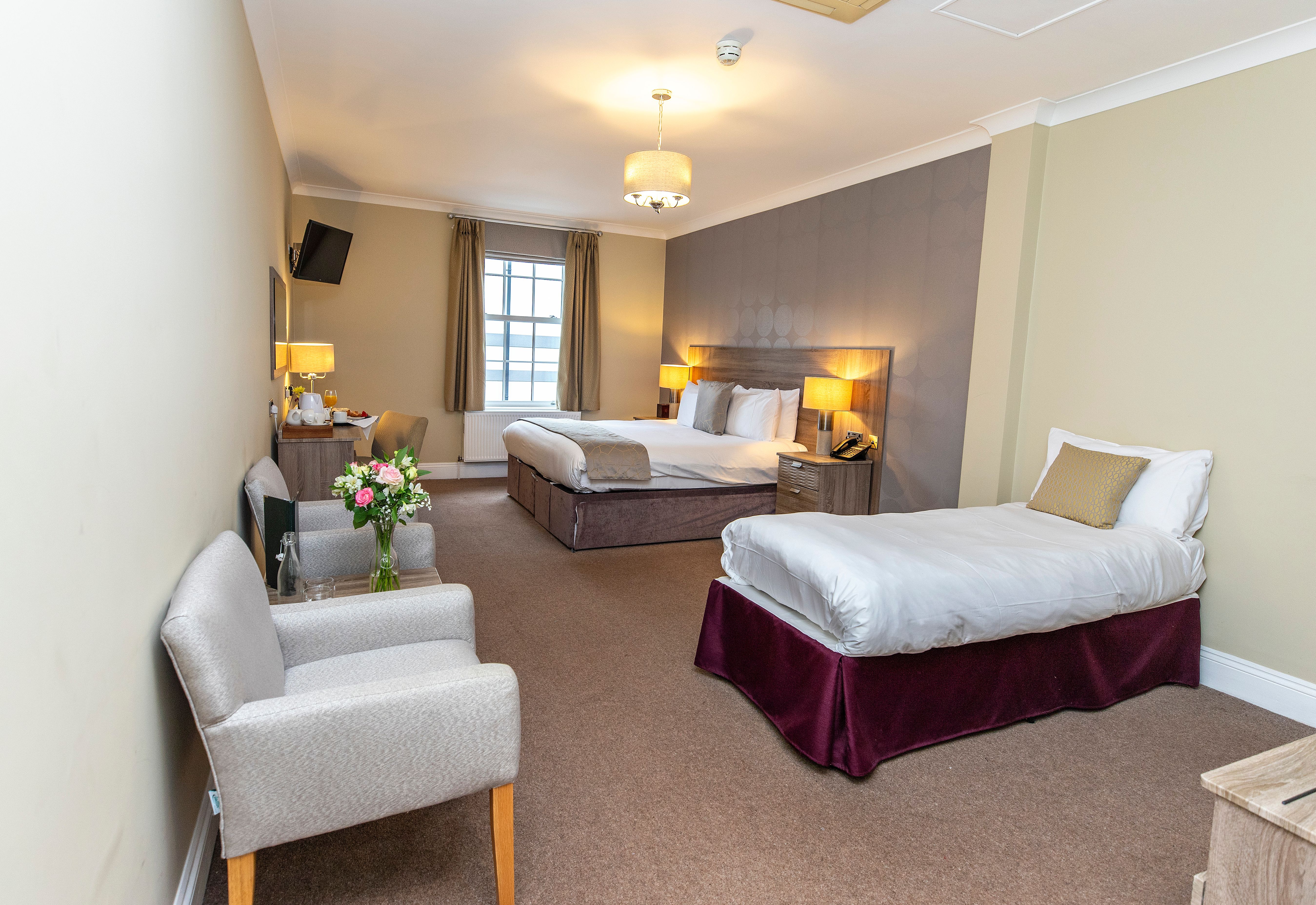 Large Family Room with additional bed