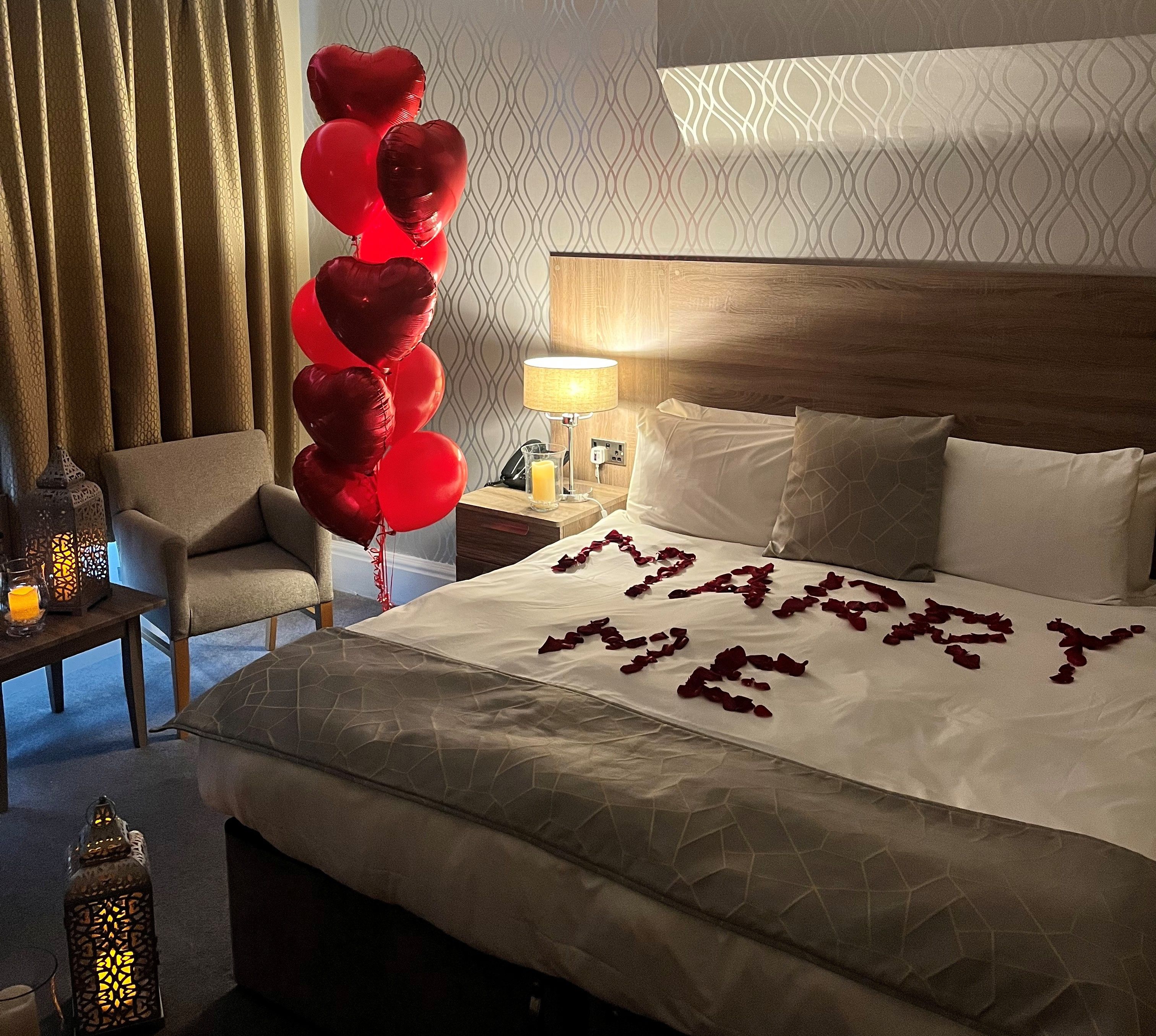 Marry Me - Bed petals