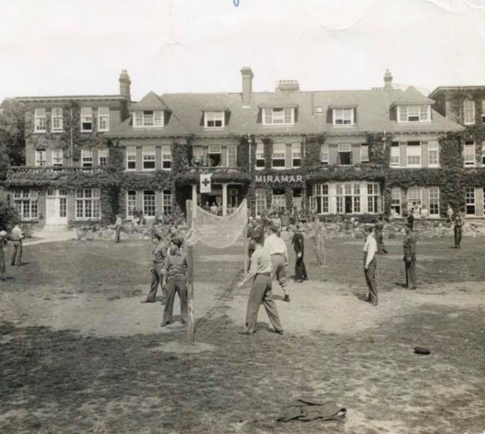 Black and white photo of hotel in past