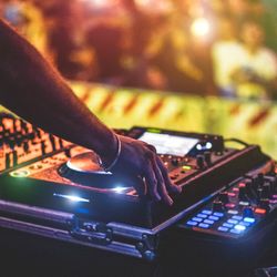 DJ Descks in front of a crowd