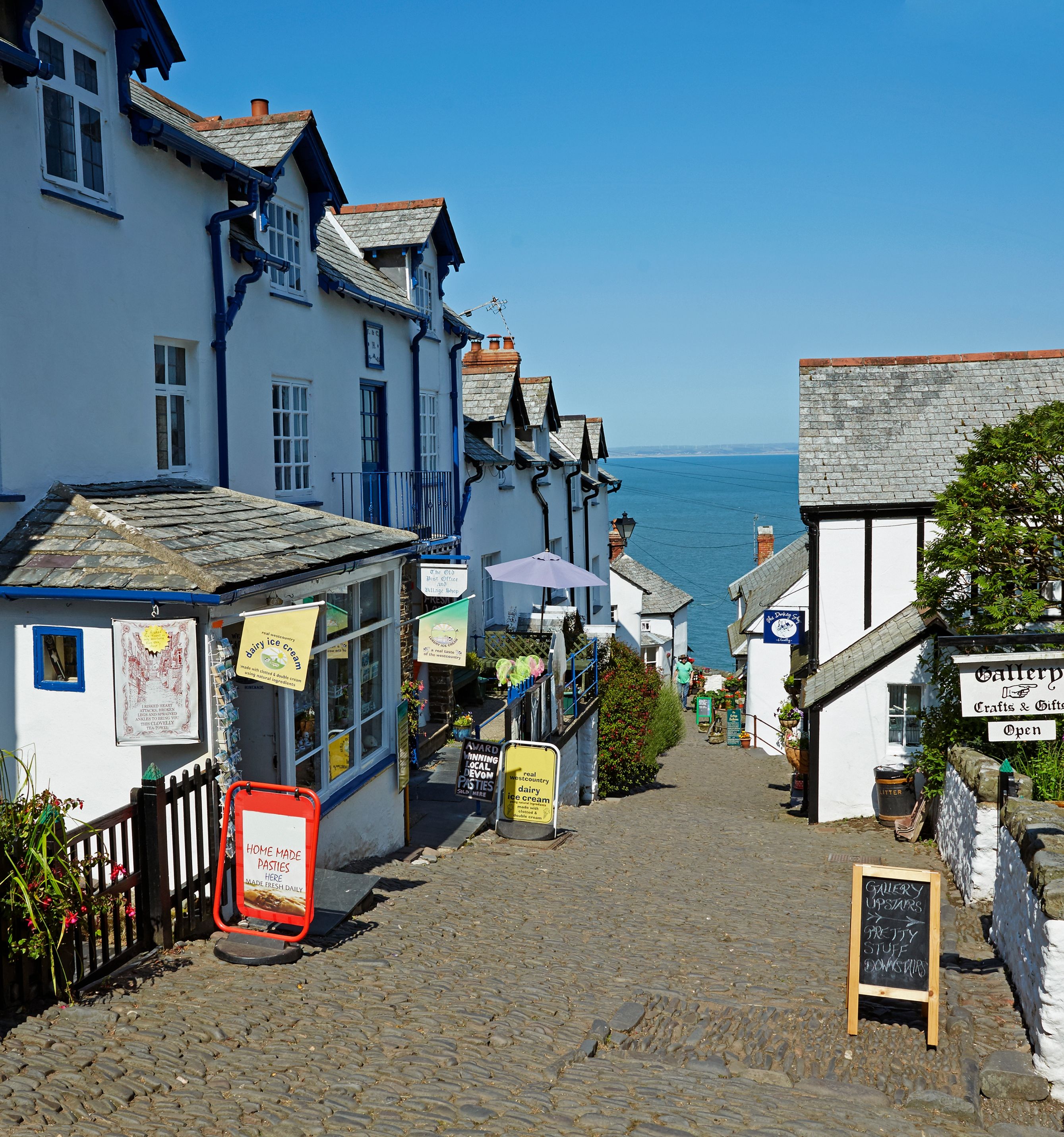 Clovelly village, path down towards the sea