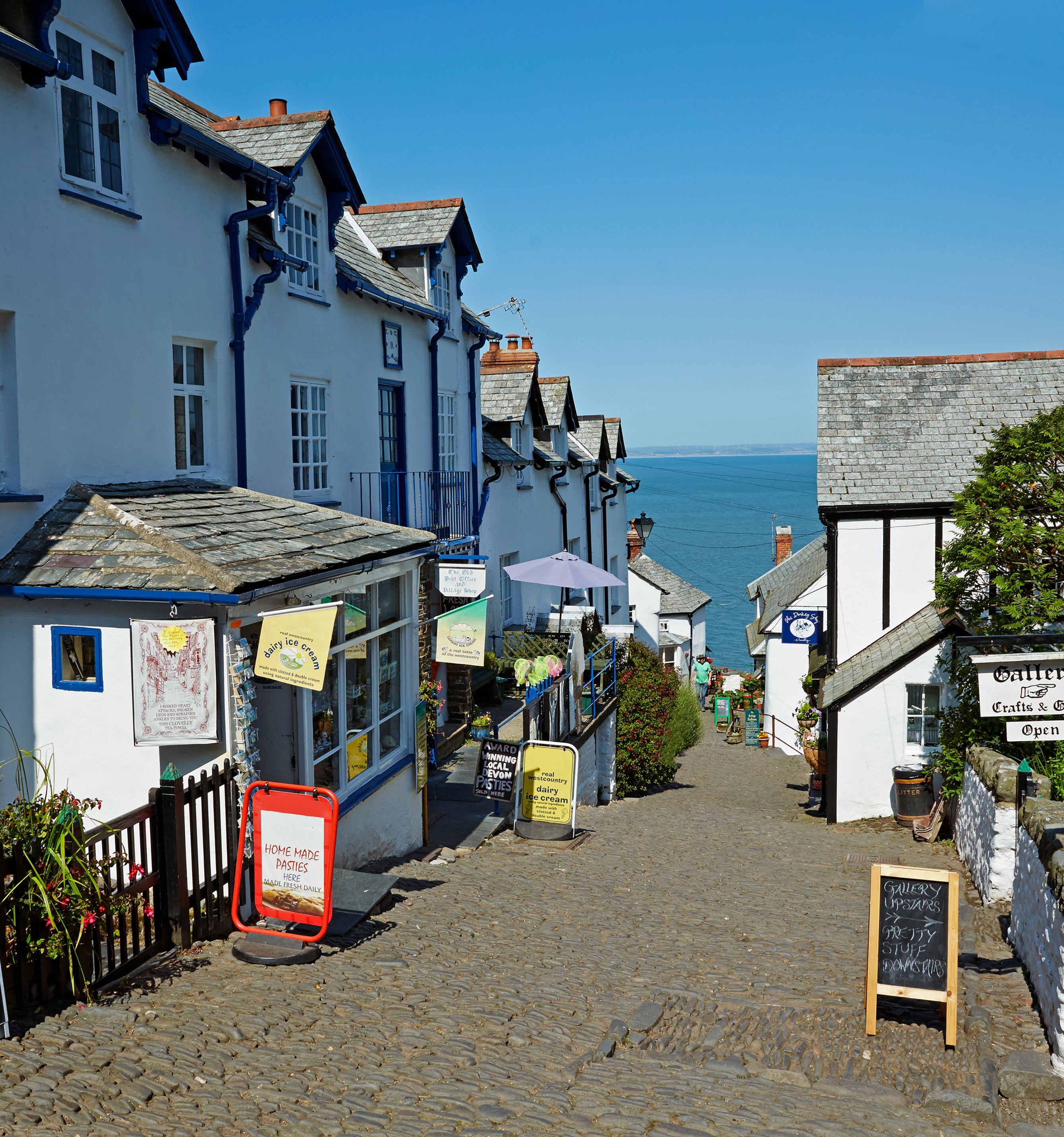 Clovelly village, path down towards the sea