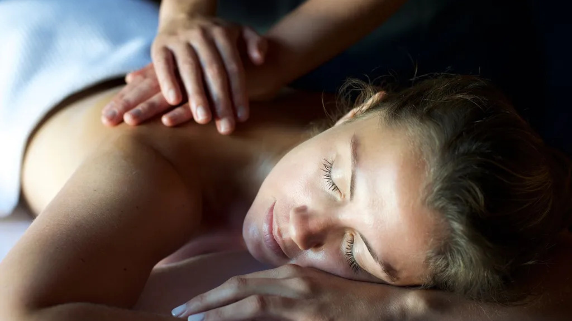 Person receiving a relaxing shoulder massage